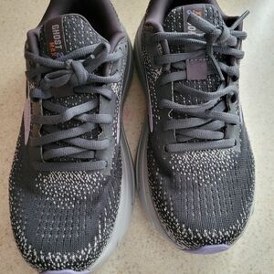 Brooks Ghost Max, Womans 5.5, Gray & Purple